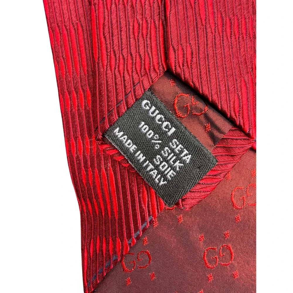 Gucci Silk Tie Mens Red Textured GG Monogram Logo Made in Italy Luxury Tie